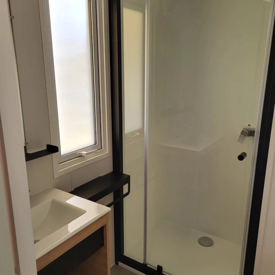 salle de bains mobil-home modulo 22 à Thonon-les-Bains